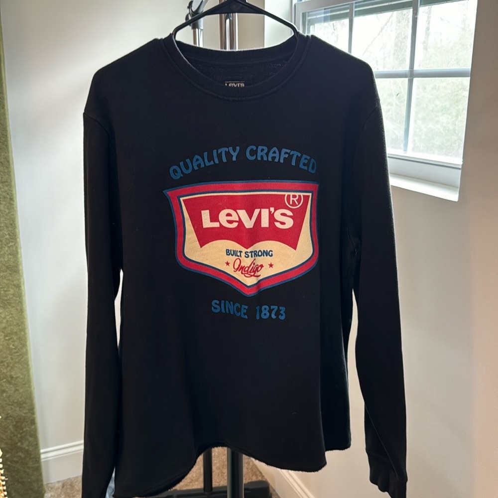 Black Levi crewneck